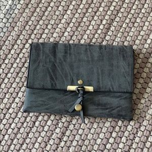Black clutch